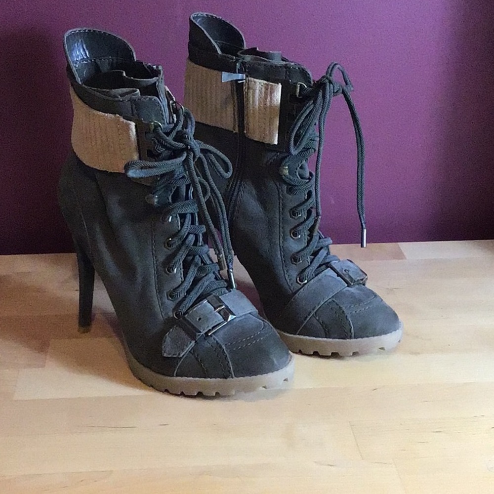 Boutique 9 ankle boots size 8